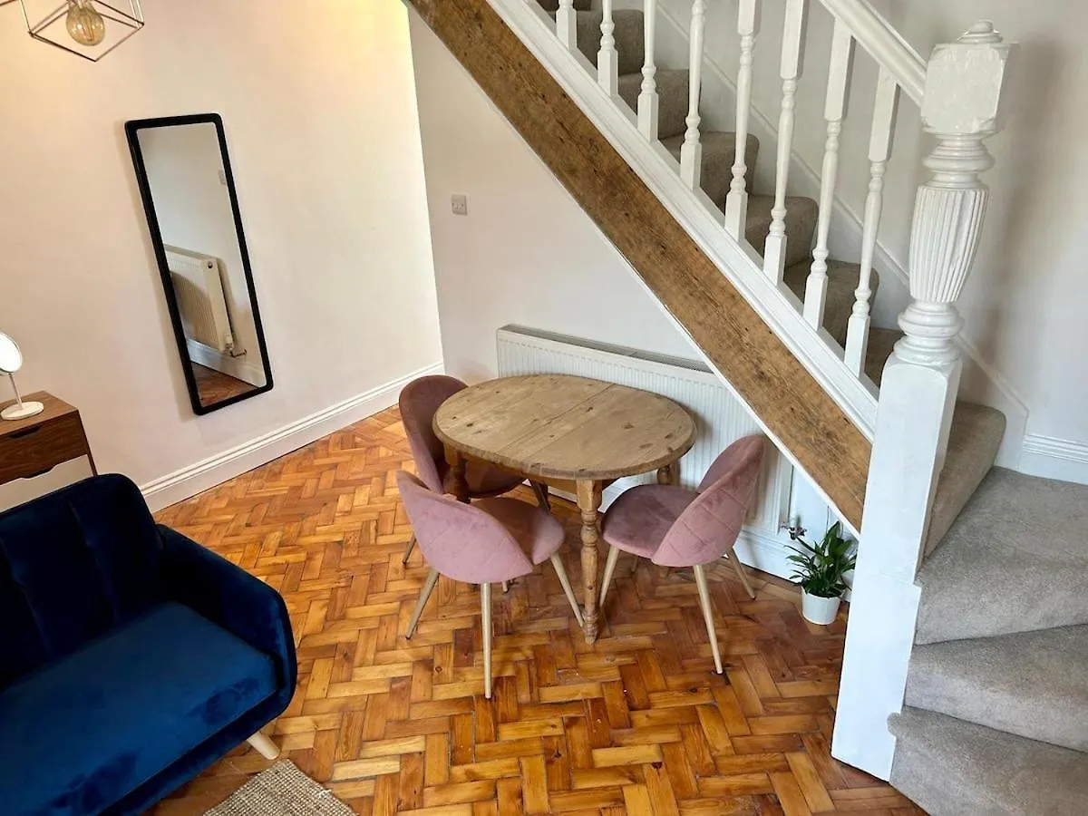 Holiday home Stylish Central House With Parking Cardiff
