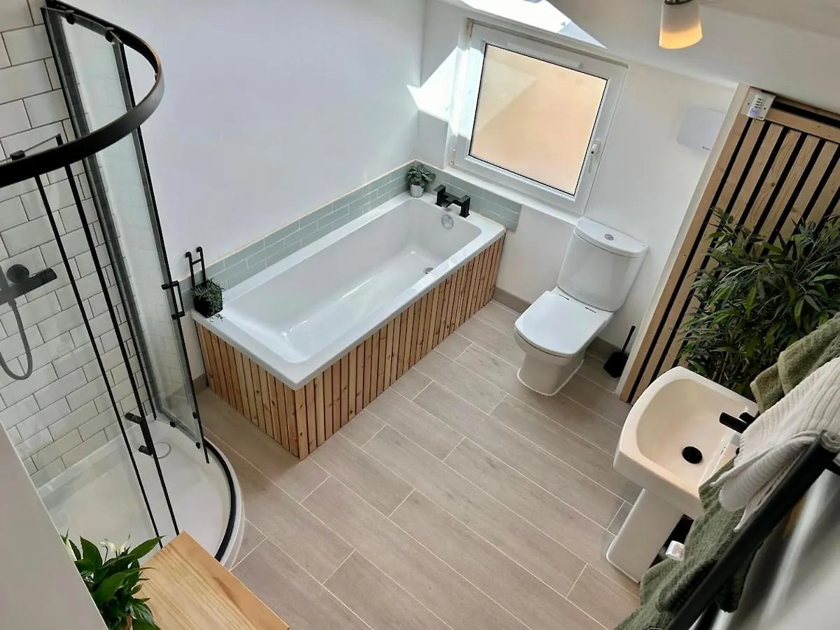 Holiday home Stylish Central House With Parking Cardiff